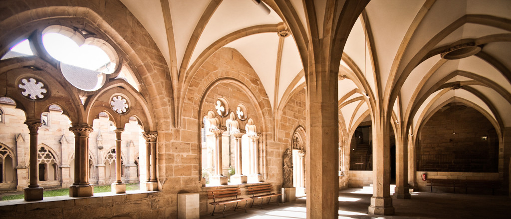 Katholisch-Theologische_Fakultät_der_Universität_Erfurt_im_Kreuzgang_des_Doms-3